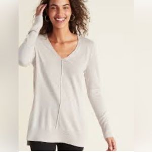 V-Neck Crème sweater, extremely soft, perfect stitching, extremely cozy!